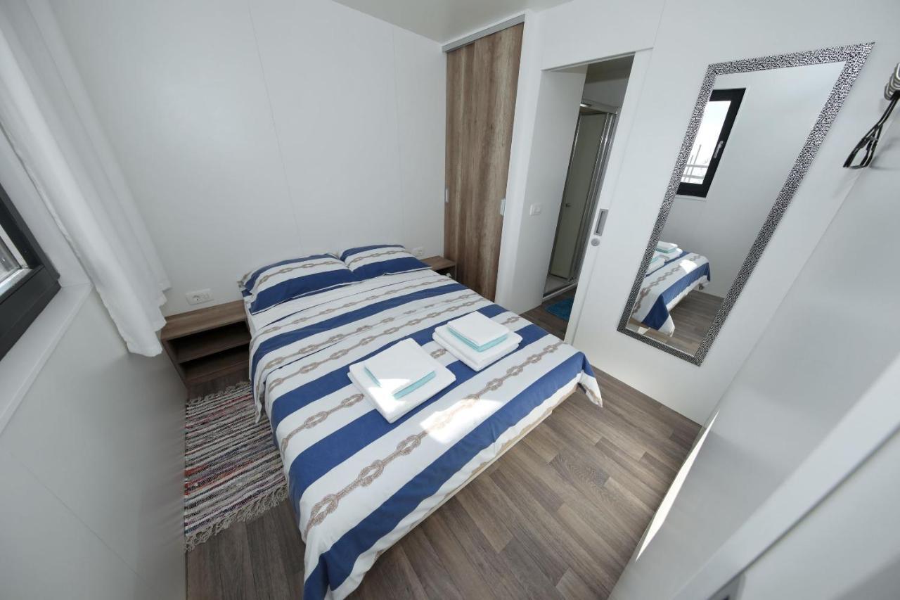 Mobile Home Safir Биоград на Мору Екстериор снимка