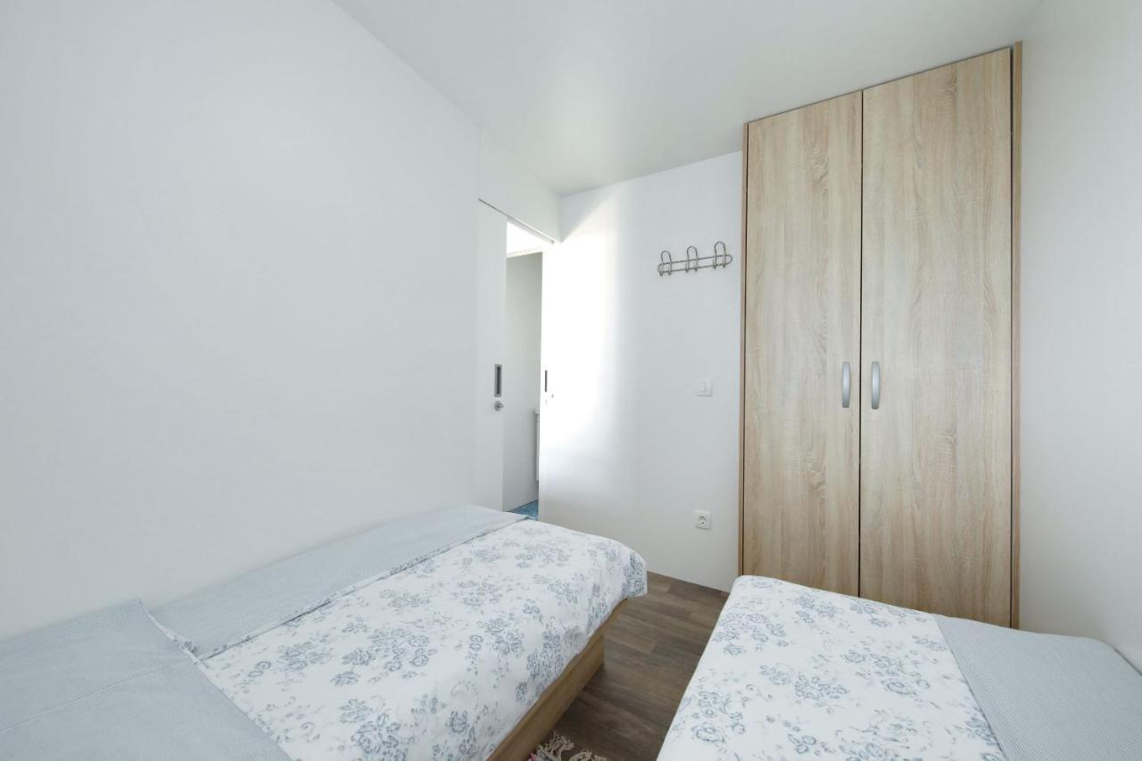 Mobile Home Safir Биоград на Мору Екстериор снимка